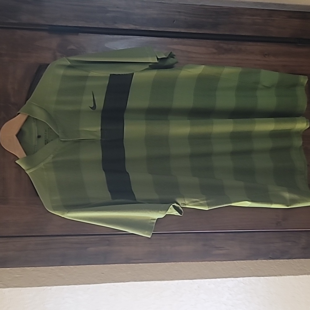 Nike dri fit golf shirt